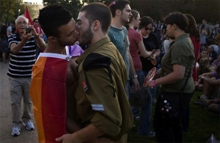In tremila sfilano a Gerusalemme per l'orgoglio gay - gerusalemme pride10F2 - Gay.it Archivio