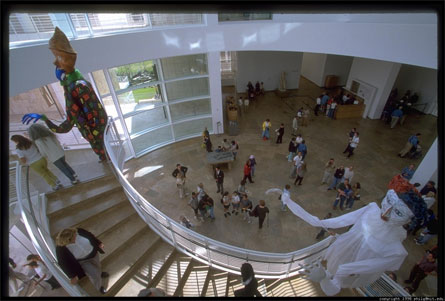 Getty Center, un prodigio di design sulle alture di L.A. - gettylaF1 - Gay.it Archivio