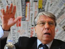 Giovanardi, mai baci gay in pubblico se lo diano a casa loro - giovanardi2010BASE - Gay.it Archivio