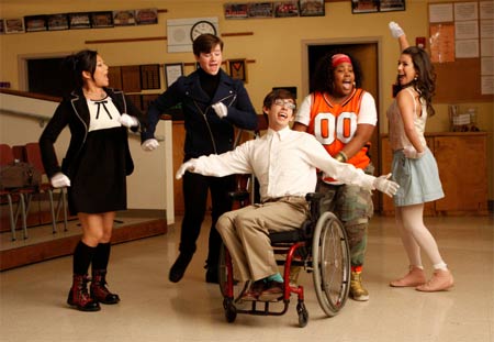 Tutti i segreti di Glee in un libro in uscita nel 2011 - glee libroF1 - Gay.it Archivio