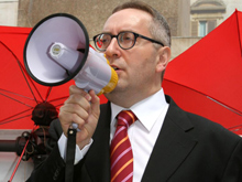 Grillini: mio conflitto di interessi? Accusa ridicola - grillini sindaco romaBASE - Gay.it Archivio