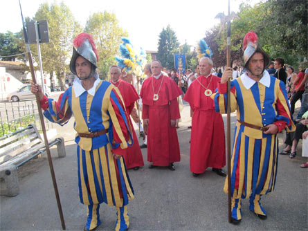 Ex guardia svizzera racconta: Avances continue da vescovi e cardinali - guardie svizzere2 - Gay.it Archivio