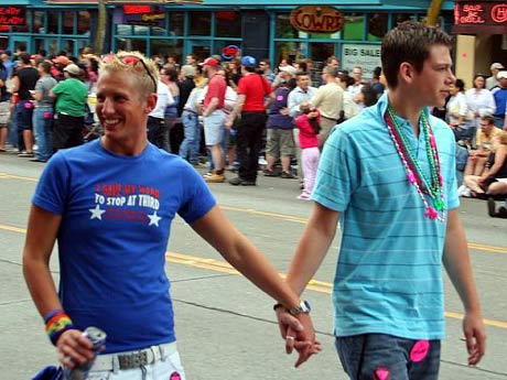 Coppie unite all'estero: così si ottiene carta di soggiorno - guida certi dirittiF2 - Gay.it Archivio