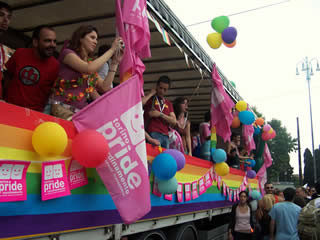 Inchiesta Arcigay/1: l'associazione Nazionale - incharcigay1F7 - Gay.it Archivio