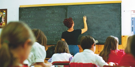 Trento: la scuola non le rinnova il contratto perché (forse) è lesbica - insegnante trento 2 - Gay.it Archivio