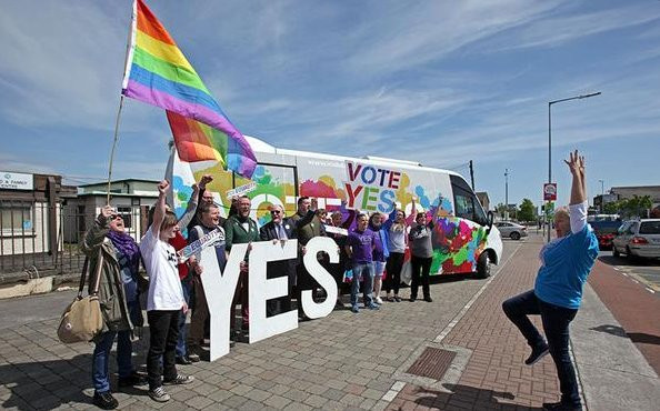 L'Irlanda dice sì: il matrimonio egualitario vince il referendum - irlanda si matrimonio2 - Gay.it Archivio