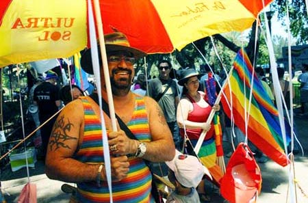 Tel Aviv: la gioiosa carica dei 30.000 - israele prideF3 - Gay.it Archivio