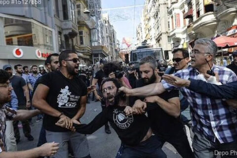 La polizia reprime con la violenza il pride di Istanbul - istambul pride violenze 1 - Gay.it Archivio