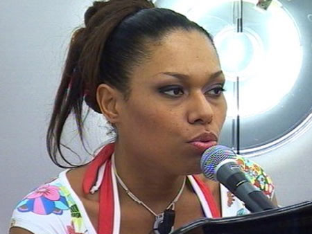 LACRIME NELLA FARM - jenny large F1 - Gay.it Archivio