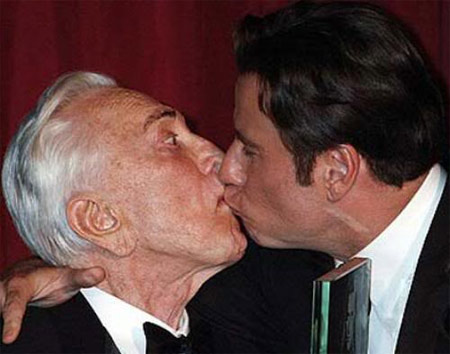 La principessa Leila: "Travolta è gay, lo sanno tutti" - john travolta gayF1 - Gay.it Archivio