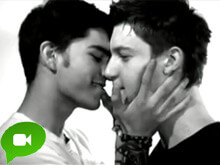 I kissed a boy, il remix rock al maschile - kissedboyBASE - Gay.it Archivio