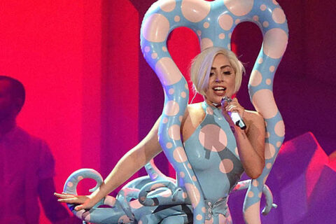 #Artrave: livestream del concerto di Lady Gaga a Parigi - lady gaga octopus outfit 600 - Gay.it Archivio