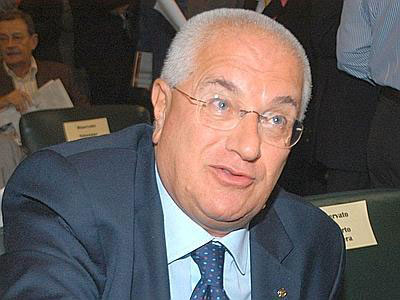 Ecco la legge per le coppie di fatto in salsa Pdl - laurocoppiefattoF3 - Gay.it Archivio