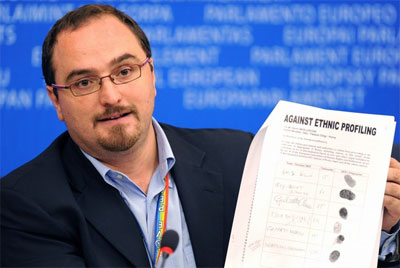 Parlamento UE: basta discriminare coppie gay - legaue2 - Gay.it Archivio