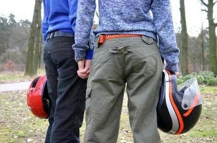 "Lesbiche di m...": ancora omofobia a Roma - lesbiche aggrediteF2 - Gay.it Archivio