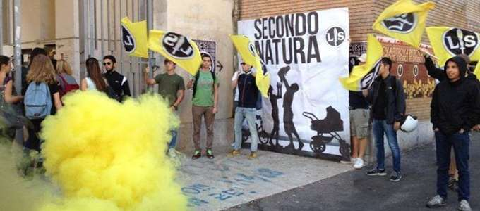 Lotta studentesca contro "la lobby gay" al liceo Giulio Cesare di Roma - lotta studentesca roma1 - Gay.it Archivio
