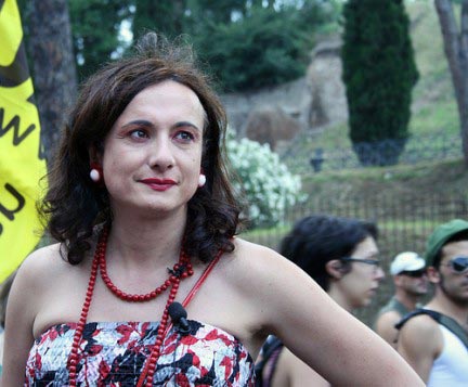 Luxuria: "Prima dell'Isola vado in discarica" - Gay.it Archivio