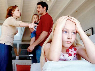Figli di padre gay e madre lesbica contesi in tribunale - madre vs padreBASE - Gay.it Archivio