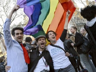 I Lord dicono sì: matrimonio gay legge anche in Inghilterra e Galles - matrimonio uk siBASE 1 - Gay.it Archivio