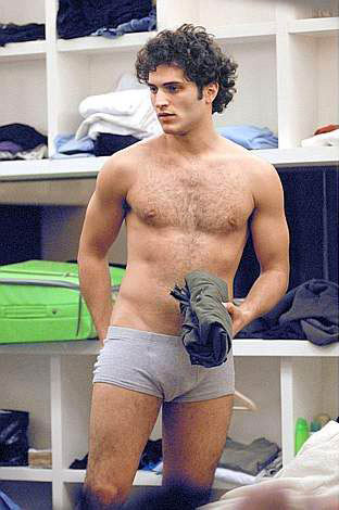 MICHELE SE NE VA - michelesenevaF3 - Gay.it Archivio
