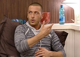 MICHELE SE NE VA - michelesenevaF4 - Gay.it Archivio