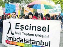 Il Pride di Milano sfila in solidarietà con i gay turchi - milano lambdaBASE - Gay.it Archivio