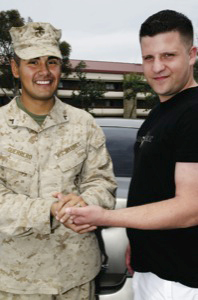 Il marinaio chiede la mano del marine... nella base militare - militarisposiF3 - Gay.it Archivio