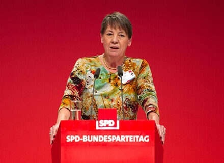 Primo coming out del 2014: la ministra tedesca dell'Ambiente è gay - ministra tedesca 1 - Gay.it Archivio