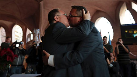 In Australia non si può? Il ministro si sposa in Spagna - ministro australiaF3 - Gay.it Archivio