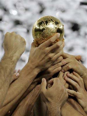 SCENE DA MONDIALE - mondialivittoriaF2 - Gay.it Archivio