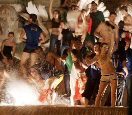SCENE DA MONDIALE - mondialivittoriaF3 - Gay.it Archivio