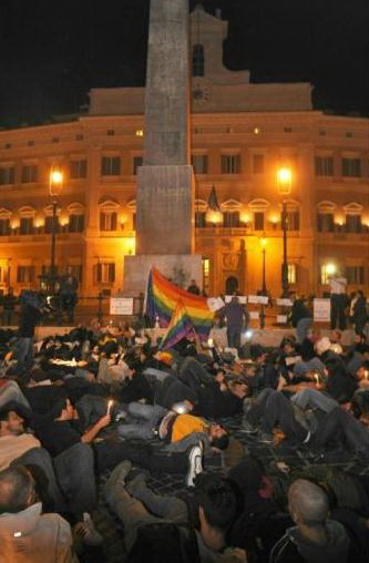 Rabbia e sgomento: il Micro Pride assedia Montecitorio - montecitorio1 - Gay.it Archivio