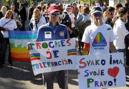 Finisce in scontri e violenze il primo pride del Montenegro - montenegro pride1 - Gay.it Archivio