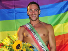 Parla Mister Gay: "Adesso aiuterò i genitori gay" - mrgay20120intervistaBASE - Gay.it Archivio