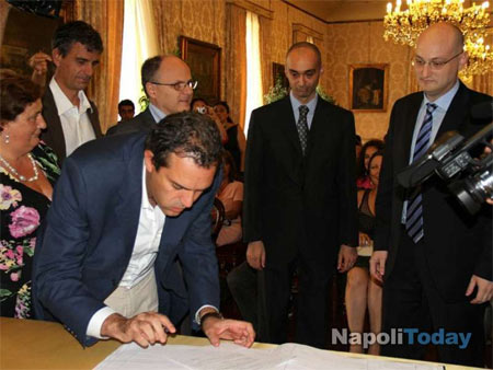 Napoli: le prime quattro coppie di iscrivono al Registro - napoli coppieF1 - Gay.it Archivio
