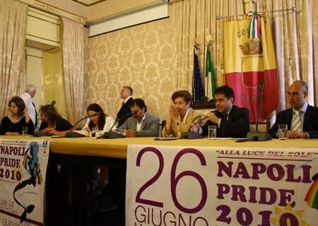 Napoli pronta ad accogliere il popolo del Pride - napoli pride comuneBASE 1 - Gay.it Archivio