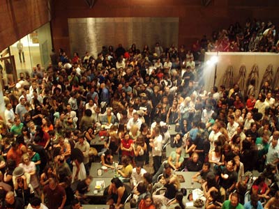 Da oggi niente più alcol dopo le 2 nei locali - noalcoolF3 - Gay.it Archivio
