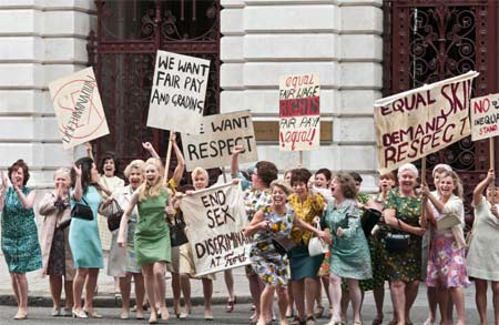 Due commedie al femminile contro i soliti cinepanettoni - non panettoneF4 - Gay.it Archivio