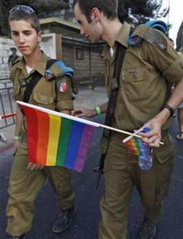 Gli Usa dicono sì alle nozze gay nelle basi della Marina - nozze gay militariF1 - Gay.it Archivio