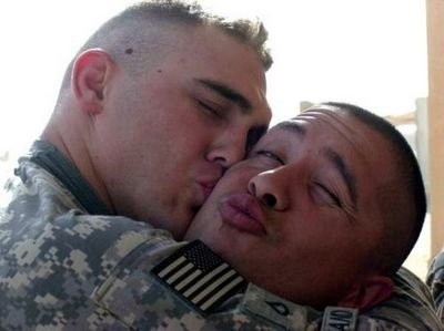 Gli Usa dicono sì alle nozze gay nelle basi della Marina - nozze gay militariF3 - Gay.it Archivio