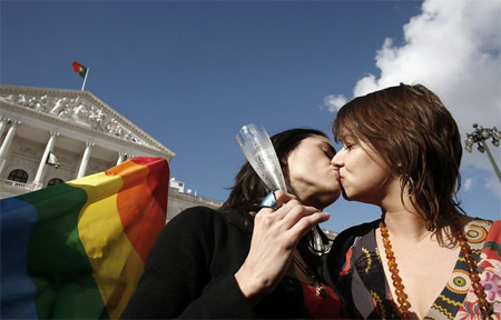 No alle nozze gay anche dalla Corte Costituzionale francese - nozze portogalloF1 - Gay.it Archivio