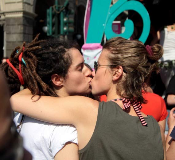 Nozze gay al Torino Pride, celebrano politici Pd, Pdl e Sel - nozze torino prideF2 - Gay.it Archivio