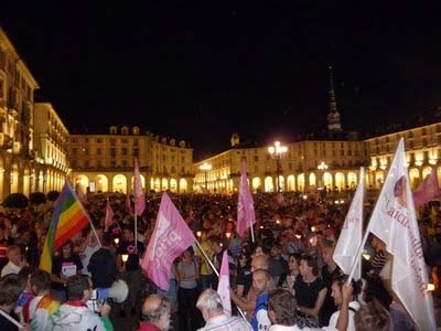 Nozze gay al Torino Pride, celebrano politici Pd, Pdl e Sel - nozze torino prideF3 - Gay.it Archivio