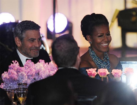 Obama incassa 15 milioni alla cena holliwoodiana da Clooney - obama clooneyF1 - Gay.it Archivio