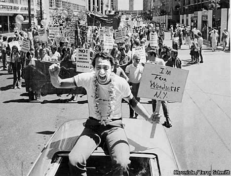 San Francisco, rubata la targa dedicata ad Harvey Milk - obama milkF3 - Gay.it Archivio