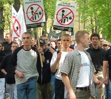 Polonia: le vittime Lgbt di crimini d'odio abbandonate al loro destino - omofobia polonia11 - Gay.it Archivio