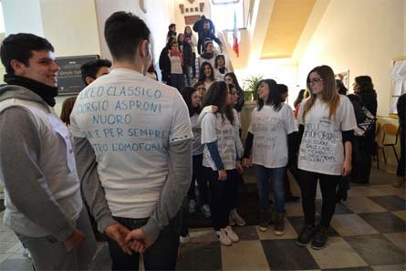 L'iniziativa contro l'omofobia di giovedì scorso al Liceo Asproni