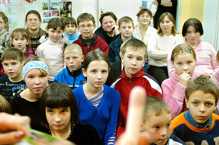 Niente matrimoni gay in Italia? La Russia dà l'esclusiva su adozioni - orfanotrofi russia2 - Gay.it Archivio
