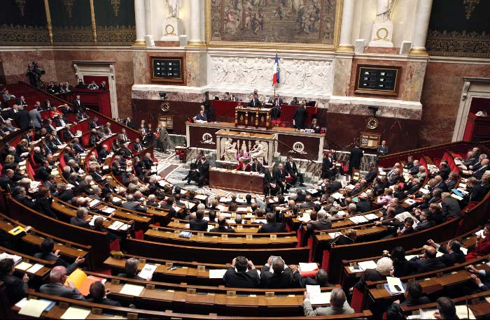 La Francia ha detto sì ai matrimoni gay e alle adozioni - ouimariageF1 - Gay.it Archivio