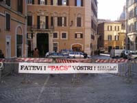 Roma: fallisce il sit-in delle coppie anti-Pacs - pacsvostri 1 - Gay.it Archivio